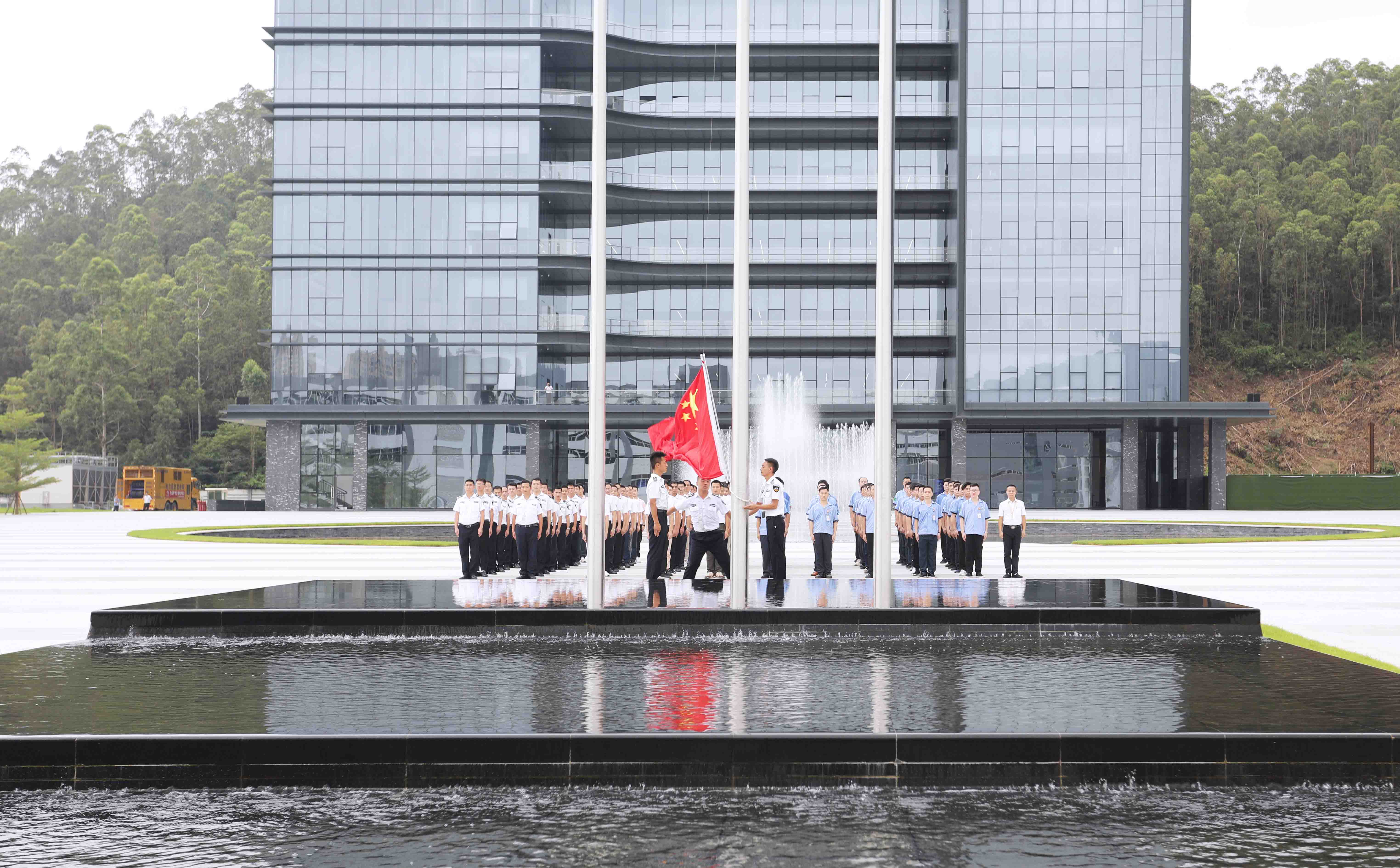 人生就是博科技举行八一退伍武士活动